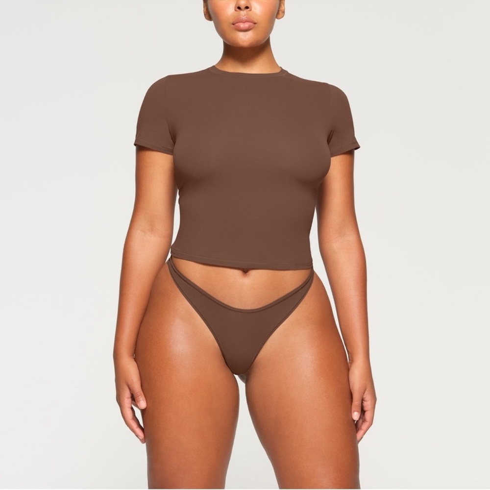 SKIMS Fits Everybody T-Shirt – Jasper Brown, Size M 🤎 NWT